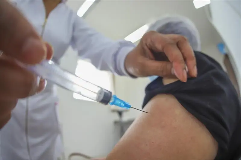 Vacinação contra a gripe é liberada para toda a população no Paraná