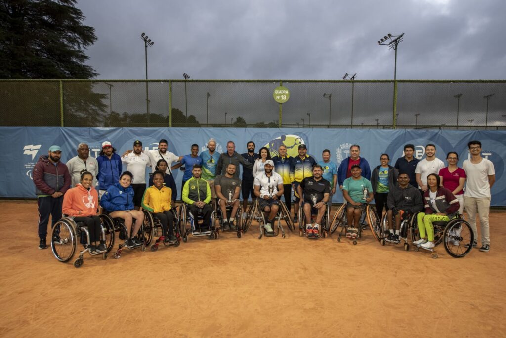 Curitiba sedia torneio internacional de tênis em cadeira de rodas