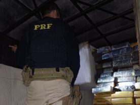Polícia apreende mais de uma tonelada de maconha em carga de sofás, no Paraná