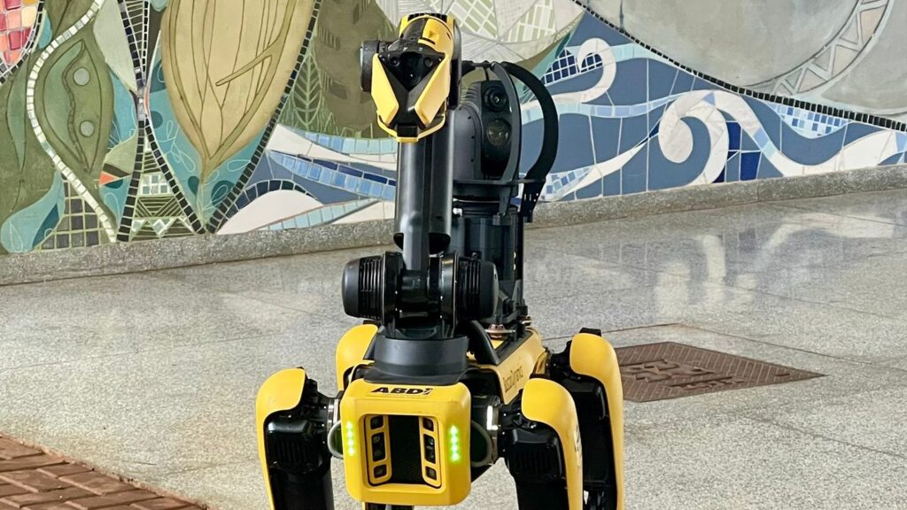 Cão-robô é destaque do Parque Tecnológico de Itaipu