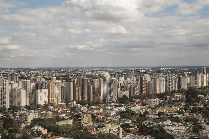 Paraná tem temperaturas amenas nesta segunda, mas com mudança no tempo à vista; previsão