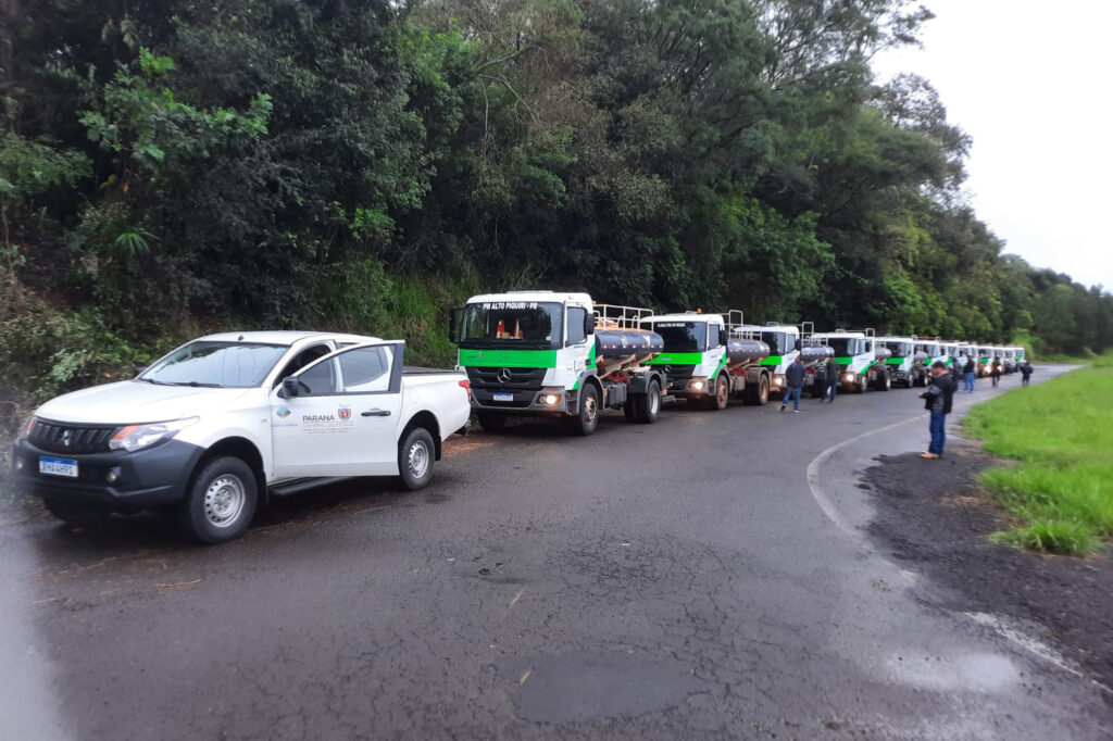 Paraná envia 30 caminhões-pipa para auxílio no Rio Grande do Sul