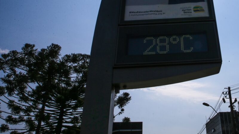 Temperaturas seguem altas no Paraná, mas tempo muda no final de semana