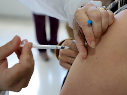 Vacinação contra a gripe: todos os municípios do Paraná aplicam o imunizante