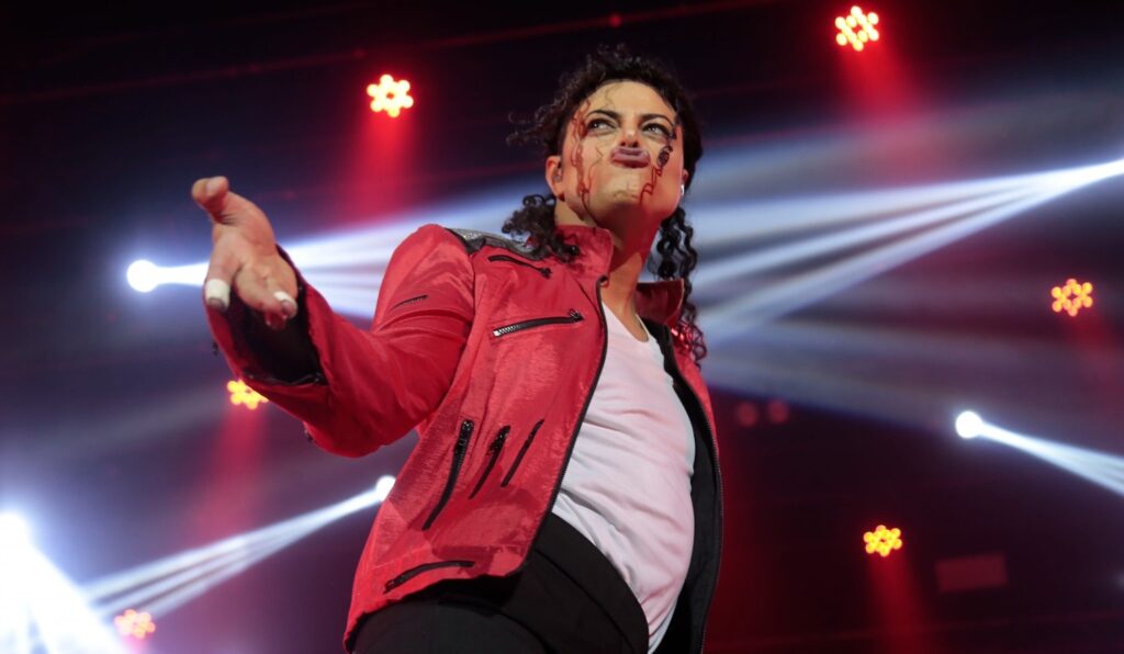 Rodrigo Teaser homenageia Michael Jackson em Curitiba