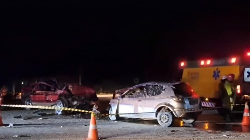 Carro na contramão causa grave acidente na BR-116, na região de Curitiba