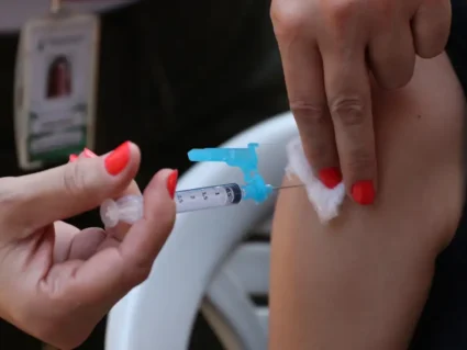 Vacina nacional contra Covid-19 está em fase avançada, diz ministra 